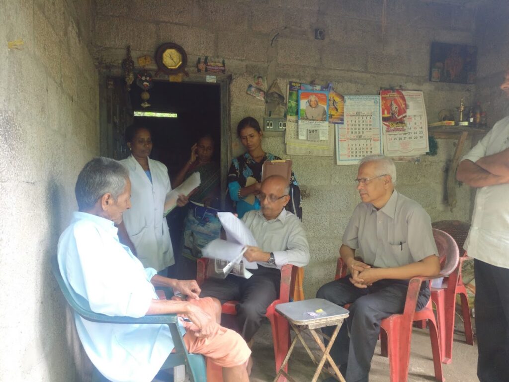 Dr. S.P. Kalantri and Dr. M.R. Rajagopal during a home visit to a palliative care patient in a village near Thiruvananthapuram, 2019. Learning from the founder of palliative care in India.
