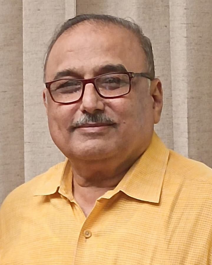 Dr. Suhas Jajoo served as reader in Surgery at MGIMS Sevagram in the late 1980s.
