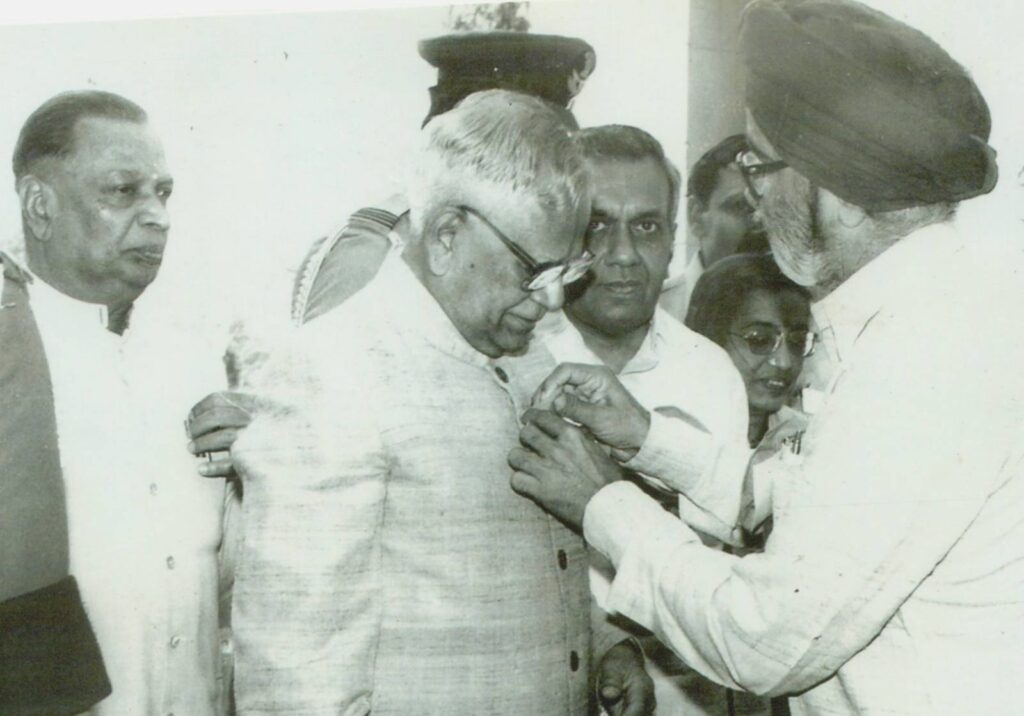 President Ramaswamy Venkataraman, Dean KS Sachdeva, and CM Shankarrao Chavan at MGIMS Sevagram, 1987.
