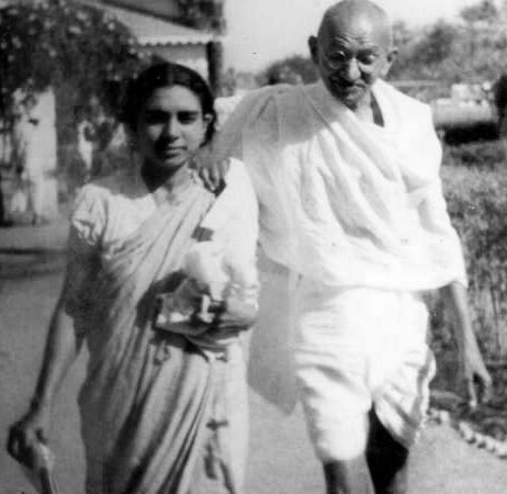Dr Sushila Nayar walking with Mahatma Gandhi at Sevagram Ashram, Wardha